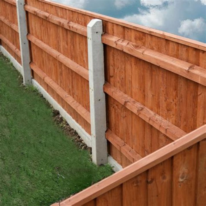 Should you put concrete around fence posts?