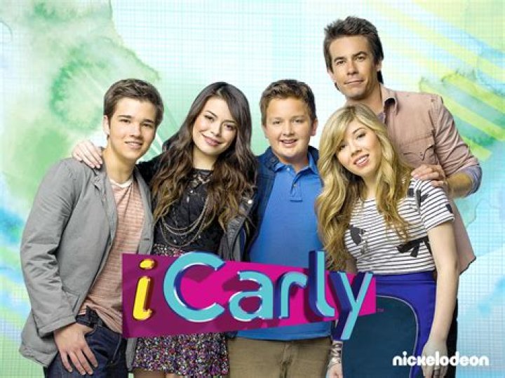 What band was on iCarly?