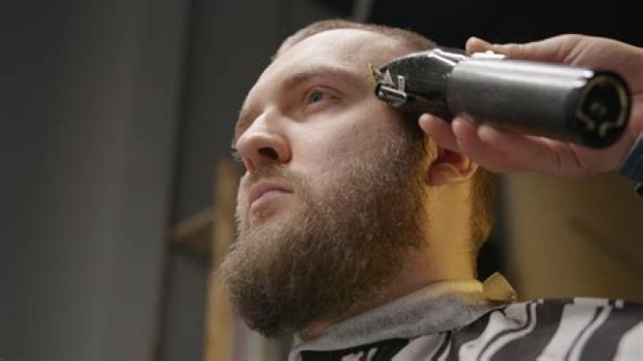 What Clippers do barbers use for lineups?