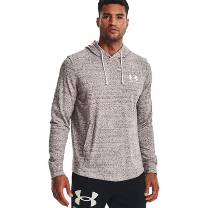 What clothes can you wear under Armour in Fallout 4?