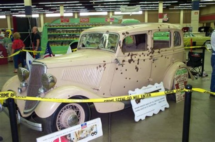 What color was Bonnie and Clyde death car?