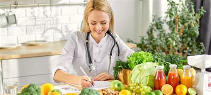 What degree do I need to be a sports nutritionist?