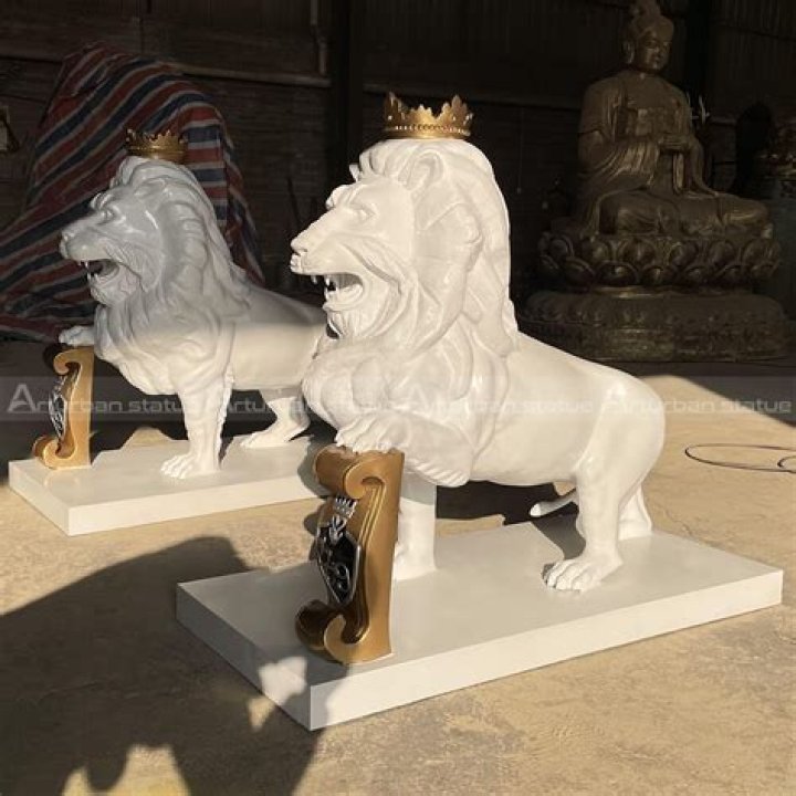 What do lion statues mean in front of a house?