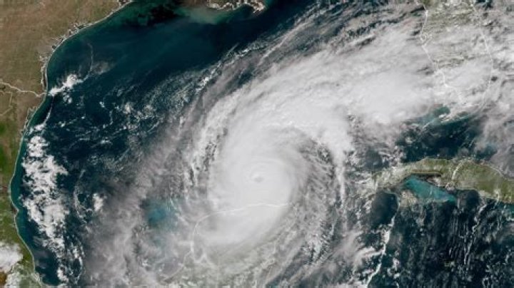 What does mb pressure mean in a hurricane