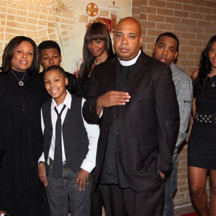 What does Russy Simmons do for a living?