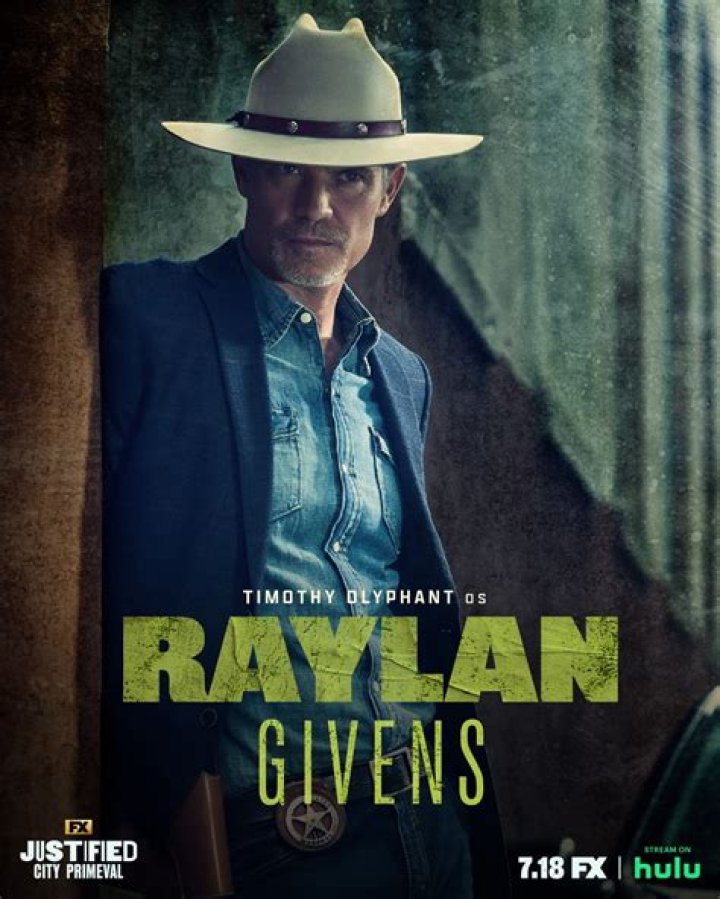 What gun does Raylan Givens carry in justified?