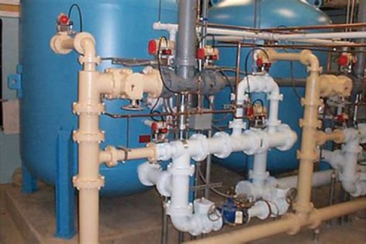 What is a hydropneumatic tank used for?