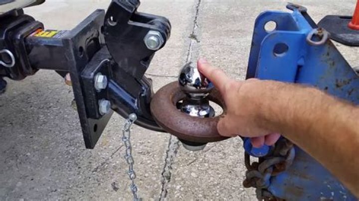 What is a pintle hook on a trailer?