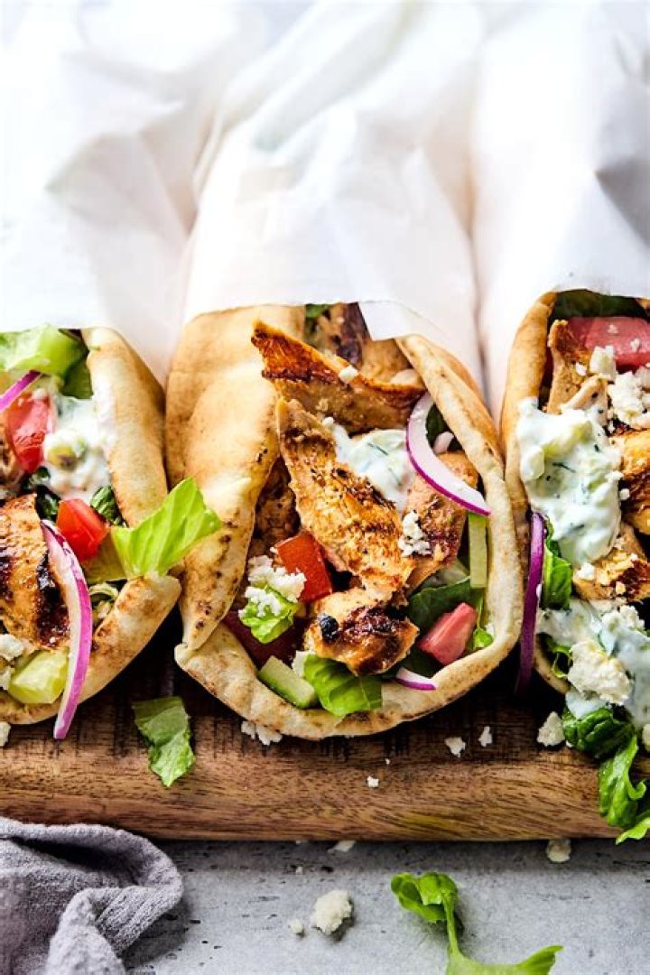 What is on a turkey gyro at Arby’s?