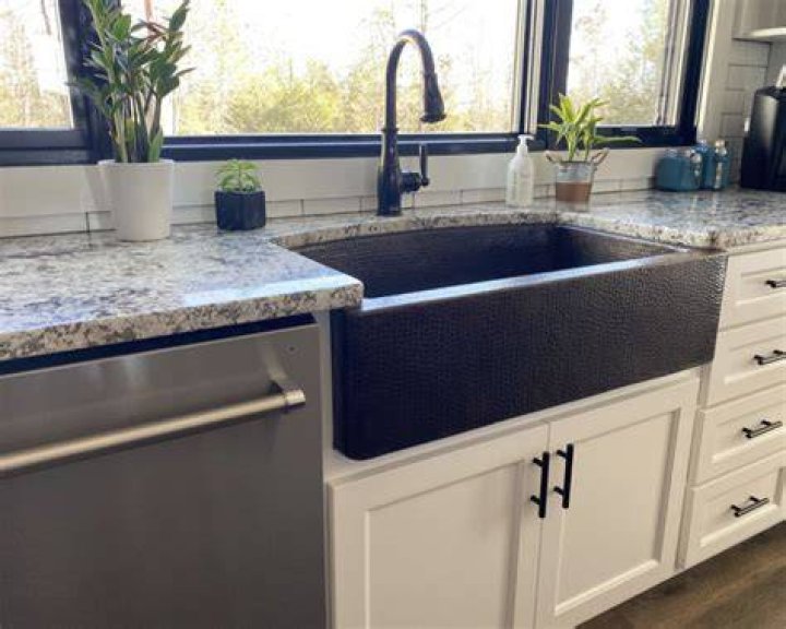 What is the advantage of a farmhouse sink?