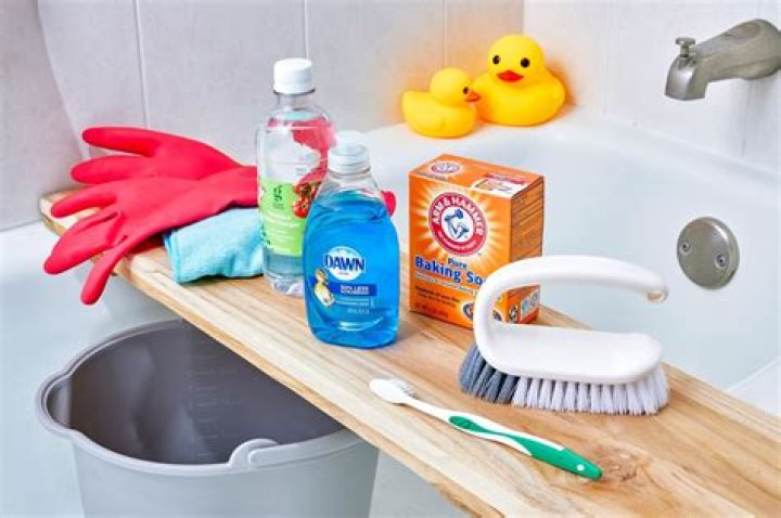 What is the best way to clean a peach?