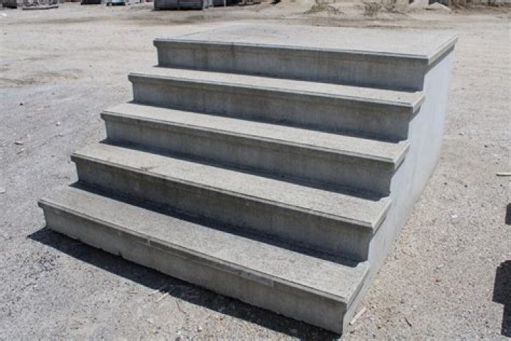 What is the cost of precast concrete steps?