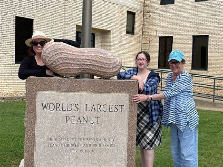 What is the largest bag of peanut M