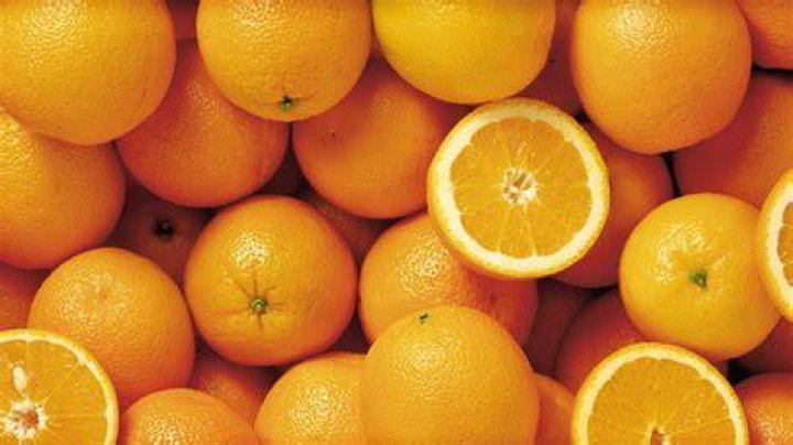 What is the white stuff on a orange?