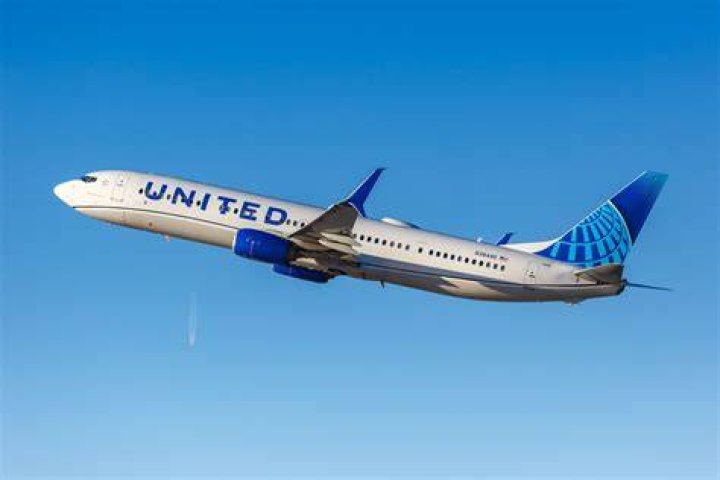 Where are the power outlets on United 737 900?