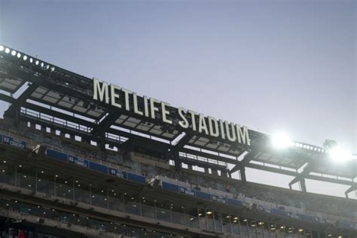 Where can I park at MetLife Stadium?