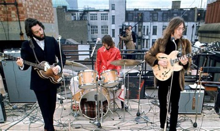 Where did the Beatles give their last live performance?