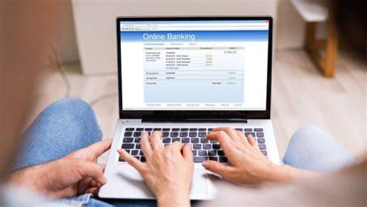 Which type of account is most suitable for Sofia’s needs?