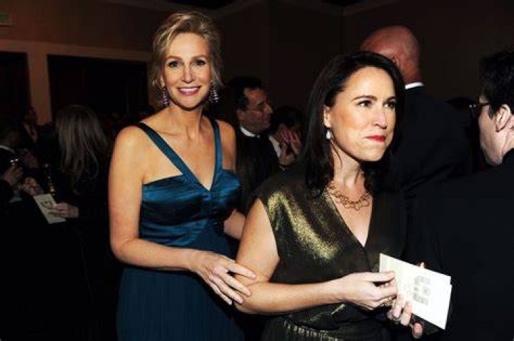 Who is Jane Lynch’s girlfriend?