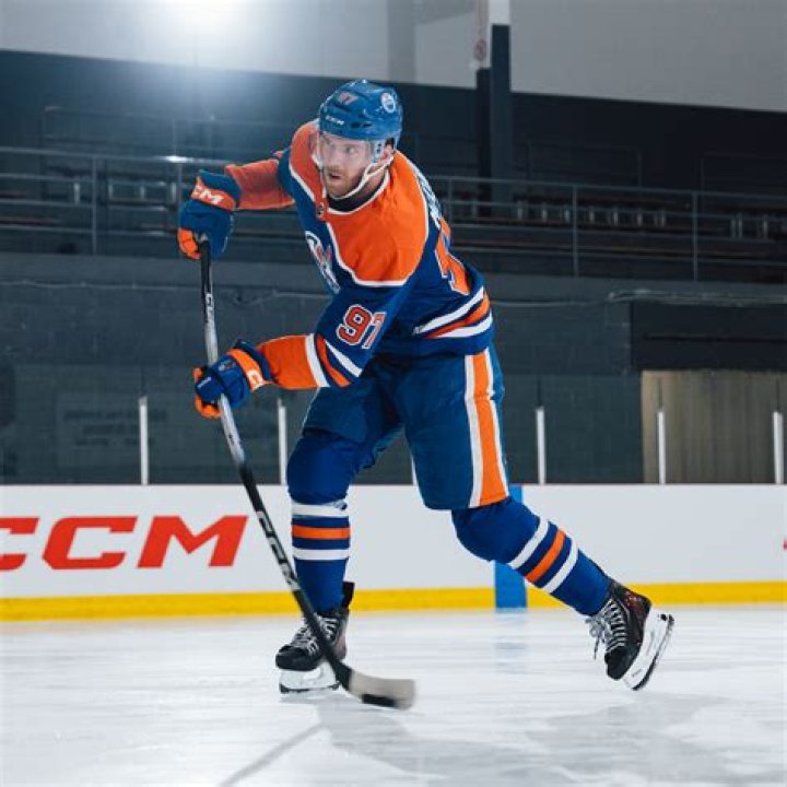 Who is the fastest ice hockey player?
