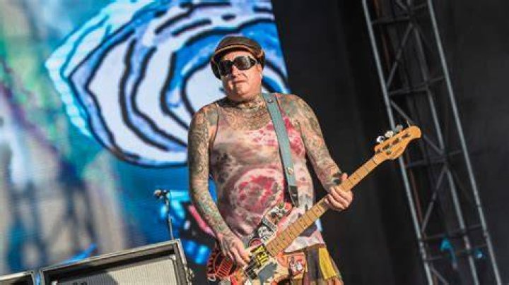 Who is the lead singer of Sublime?