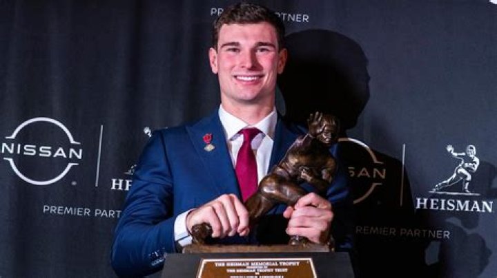 Who is the oldest Heisman Trophy winner still alive?