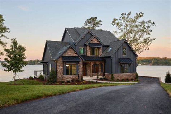 Who won the HGTV Urban Oasis 2018?