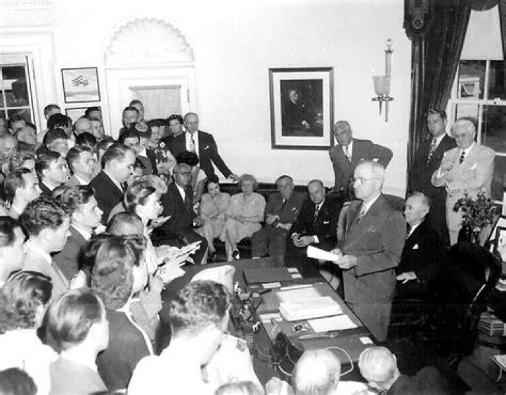 Why did President Truman order all federal employees to sign a loyalty oath?
